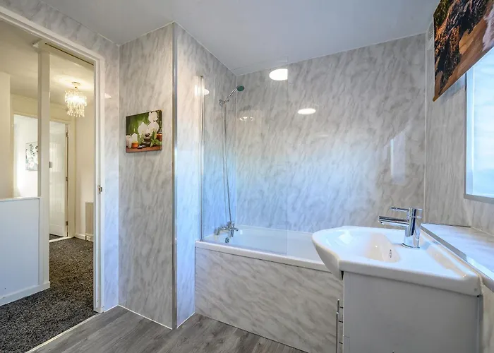 -rags- For Your Relaxed, Cosy Stay, Free Parking Leeds