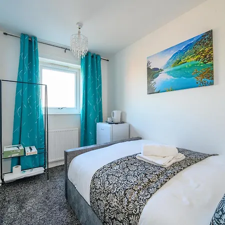 -rags- For Your Relaxed, Cosy Stay, Free Parking Λιντς